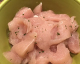 Foto del paso 1 de la receta: Pollo adobado y rebozado en harina de maíz