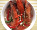 รูปขั้นตอนการทำที่ 2 ของ "ต้มยำกุ้ง" 🦐🥣 Black Tiger Shrimp Spicy Soup🌶