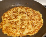 Foto del paso 2 de la receta: Mini pizza con base de coliflor en sartén