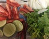 รูปขั้นตอนการทำที่ 1 ของ ยำมั่วหมู 🥗🌶🌶