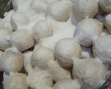 Foto langkah ke 3 dari resep Bola salju keju.