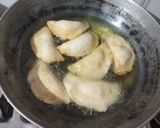 A picture of step 5 of Dahi Gujiya.