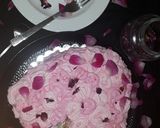 A picture of step 9 of Heart shaped rose ice cream cake.