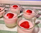 รูปขั้นตอนการทำที่ 5 ของ พุดดิ้งสตรอว์เบอร์รีนมสด 🍓🍮