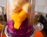A picture of step 3 of Pinky Dragon Fruit Smoothie.