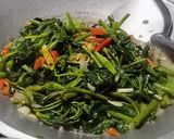 Foto langkah ke 3 dari resep Cah Kangkung Pedas.