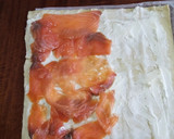 Foto del paso 2 de la receta: Empanada de salmón ahumado con extra de queso