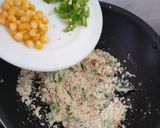 A picture of step 3 of Rava Upma.