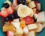 Foto del paso 3 de la receta: Ensalada de frutas de estación 🍊🍓🍎🍌