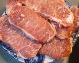 Foto del paso 1 de la receta: Lomo de cerdo con vegetales en salsa suave de vino y cúrcuma