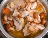 Hình bước làm 3 của món Cà ri gà nấm