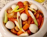 Hình bước làm 3 của món Mì Cay Xúc Xích