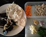 Foto langkah ke 1 dari resep Sup ayam kembang tahu Praktis.