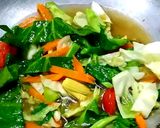 รูปขั้นตอนการทำที่ 2 ของ ผัดผักรวมมิตรไก่