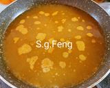 A picture of step 5 of Nanyang-Style Laksa Shrimp Noodles.