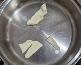 Foto del paso 2 de la receta: Fugazzeta de masa madre, rellena con queso fresco y grana tandilero