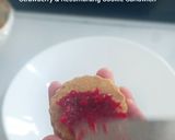 Foto langkah ke 7 dari resep Strawberry & Kecombrang Cookie Sandwich.