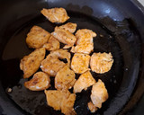 Foto del paso 2 de la receta: Pechuga de pollo con apio y cebolla