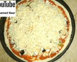 صورة لخطوة 6 من وصفة البيتزا 😋😋