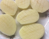 Foto del paso 2 de la receta: Merluza con salsa verde y patatas pizza