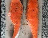 Hình bước làm 1 của món Cơm Cá Hồi Áp Chảo Muối Vừng