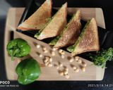 चीज़ चिली कॉर्न सैंडविच (Cheese chilli corn sandwich recipe in Hindi) रेसिपी चरण 8 फोटो