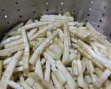 Foto del paso 1 de la receta: Berenjenas al escabeche en tiritas 🍆