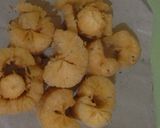 Foto langkah ke 4 dari resep Singkong goreng empuk merekah 2 versi.