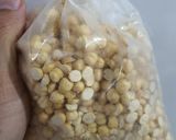 Foto langkah ke 2 dari resep Roti Pisang Kacang Arab dan Kismis.