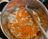 Tárkonyos csirke raguleves recept fázis 1 fotója