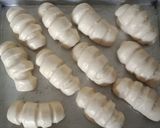 Foto langkah ke 3 dari resep Roti eggless isi selai nanas.
