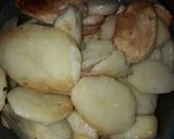 Foto del paso 1 de la receta: Pollo con papas a las hierbas, especias y vino tinto