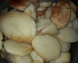 Foto del paso 1 de la receta: Pollo con papas a las hierbas, especias y vino tinto