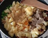 આલુ કેપ્સિકમ સમોસા (samosa recipe in Gujarati) રેસીપી સ્ટેપ2ફોટો