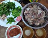 รูปขั้นตอนการทำที่ 1 ของ ผัดเผ็ดเครื่องในไก่