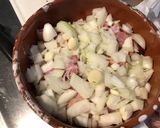 Une image de l'étape 5 de Chevreau mariné façon créole aux oignons,épices,citron et herbes aromatiques.