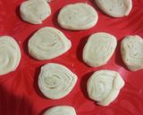 A picture of step 8 of Spiral mathri.