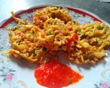 Foto langkah ke 4 dari resep Bakwan mie telur sayur #CABEKU #Telur3in1.