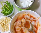 Hình bước làm 1 của món Mực xào sa tế 🥢🥣