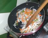 A picture of step 4 of Chilli chinese noodles.