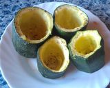 Foto del paso 3 de la receta: 🌾Calabacín Relleno de Salchichas🥒