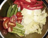 Hình bước làm 2 của món Salad trứng xì dầu