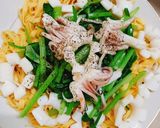 Hình bước làm 3 của món Mì xào mực cải ngọt