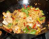 Foto del paso 3 de la receta CAMARONES CON FIDEOS CHINOS Y VAINAS DE ARVEJAS TIERNAS. JON STYLE