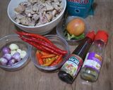Foto langkah ke 2 dari resep Tumis Kulit ayam pedas manis.