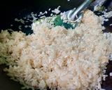 Foto langkah ke 5 dari resep Garlic Rice untuk anak.