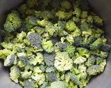 Zöldborsós brokkolikrémleves pirított gombával szalámis bagettel recept fázis 1 fotója