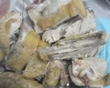 Hình bước làm 2 của món Gà hấp nồi đất