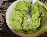 Foto del paso 3 de la receta: Aguacate con queso viejo tostado y espinacas