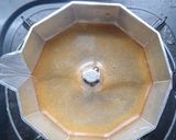 Foto langkah ke 5 dari resep Kopi Moka Pot/Mokapot.